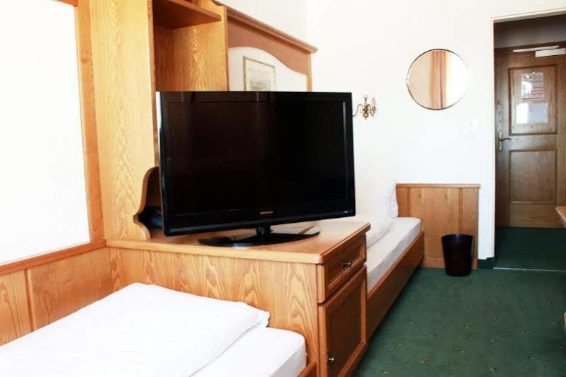 Hotel Altpradl Инсбрук Екстериор снимка